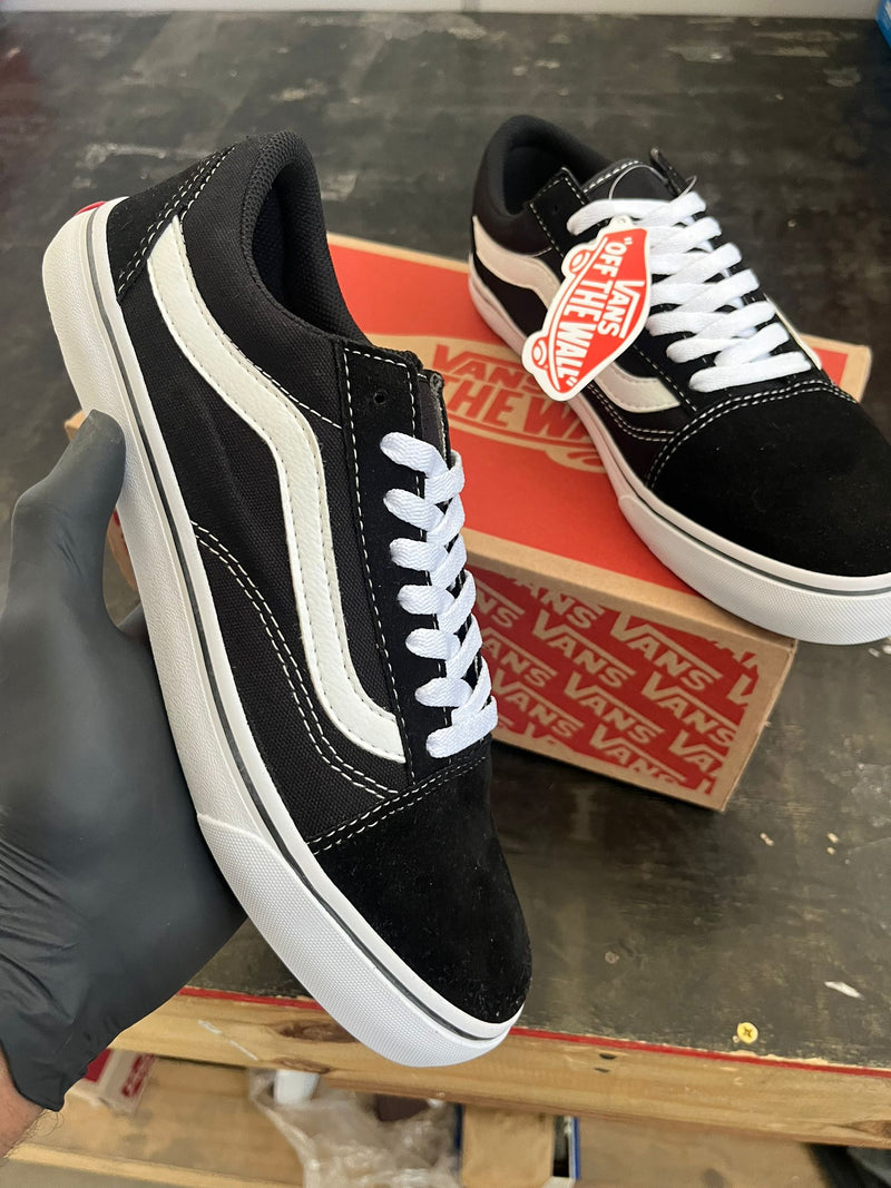 Vans Old Skool: O Clássico Atemporal Agora em Edição Premium! ✨