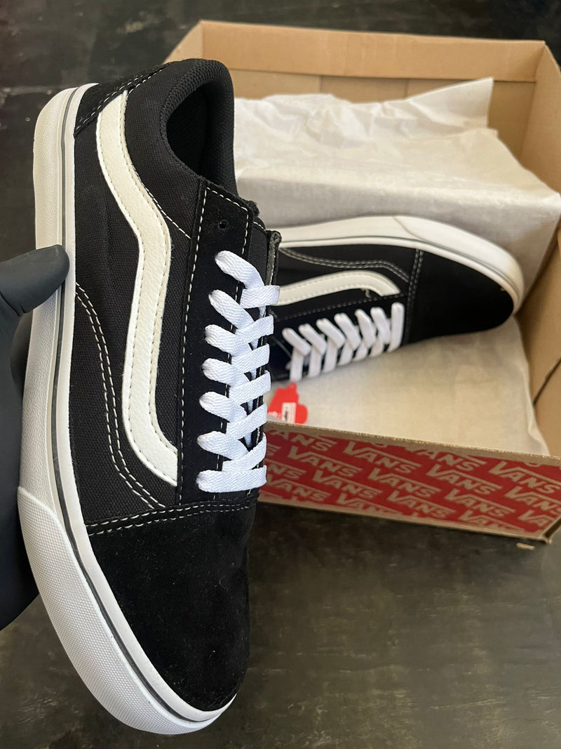 Vans Old Skool: O Clássico Atemporal Agora em Edição Premium! ✨