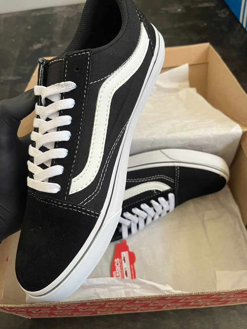 Vans Old Skool: O Clássico Atemporal Agora em Edição Premium! ✨