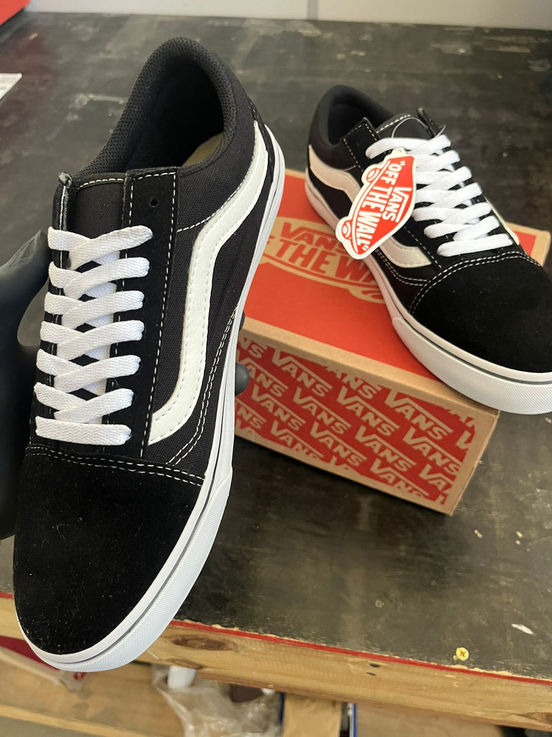 Vans Old Skool: O Clássico Atemporal Agora em Edição Premium! ✨