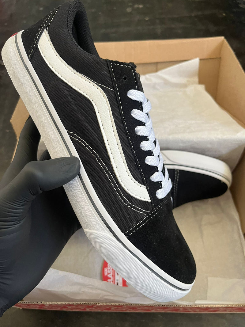 Vans Old Skool: O Clássico Atemporal Agora em Edição Premium! ✨